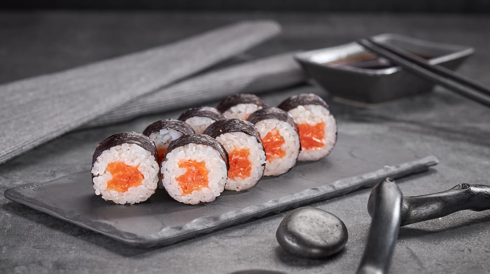 Мини ролл с лососем