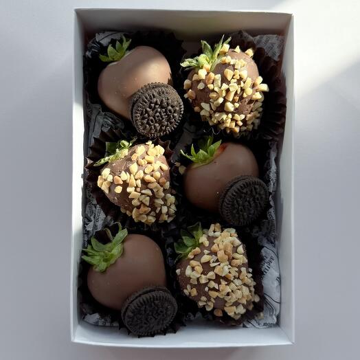 Клубника в шоколаде "Oreo", 6 ягод