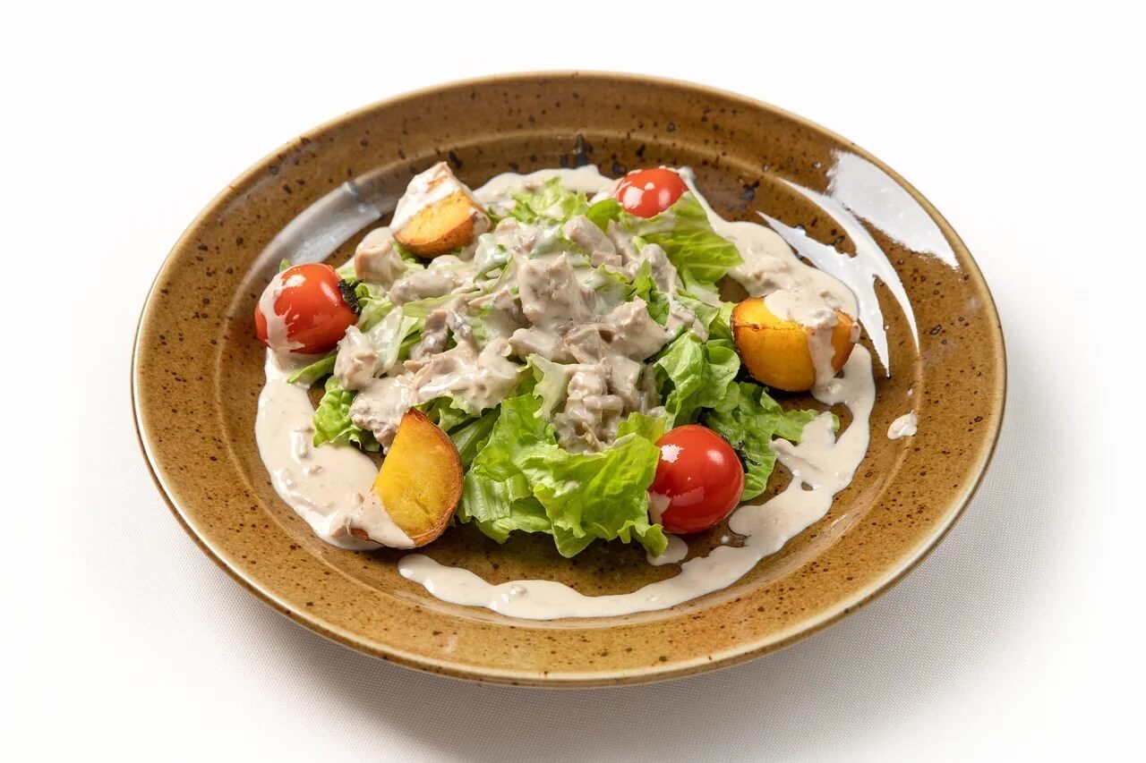 Теплый салат из кролика