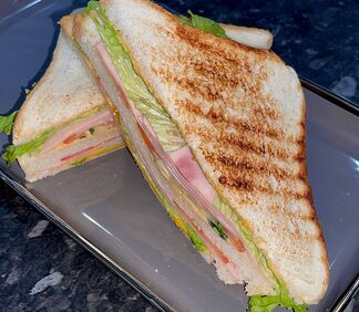 Сэндвич с ветчиной