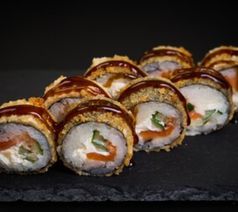 Жареный ролл с креветкой