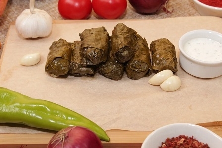 Долма из виноградных листьев