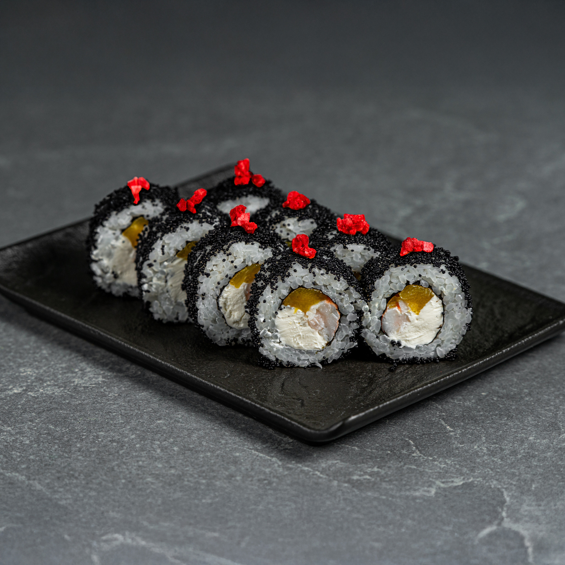 Ролл черная Масаго