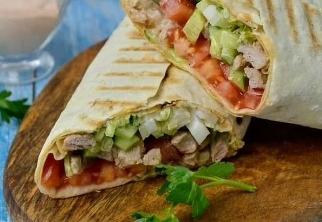 Шаурма maxi с курицей+сыр+ соус льняное