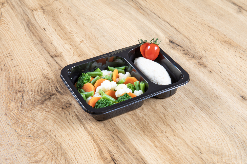 Овощи на пару с котлетой куриной паровой