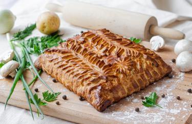 Пирог с картофелем, сыром и грибами