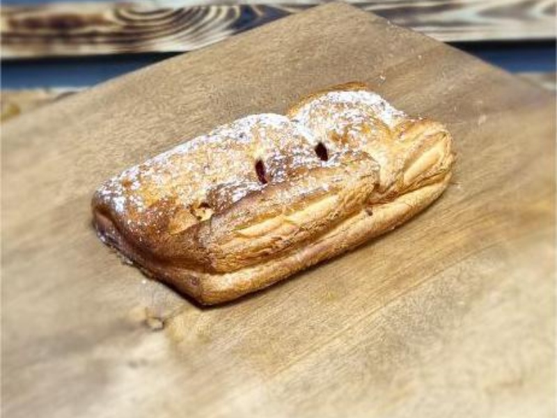 Слойка с вишней и творогом