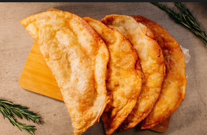 Чебурек с моцареллой