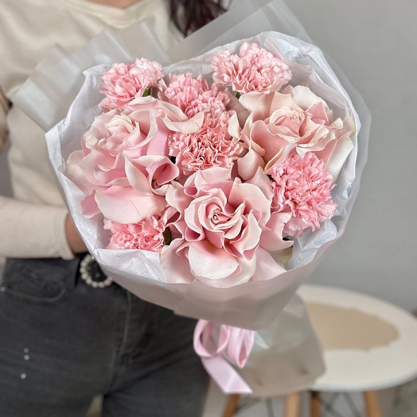 Стильные французские розы и диантусы