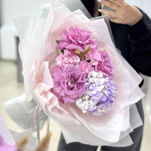 Букет с лавандовой гортензией