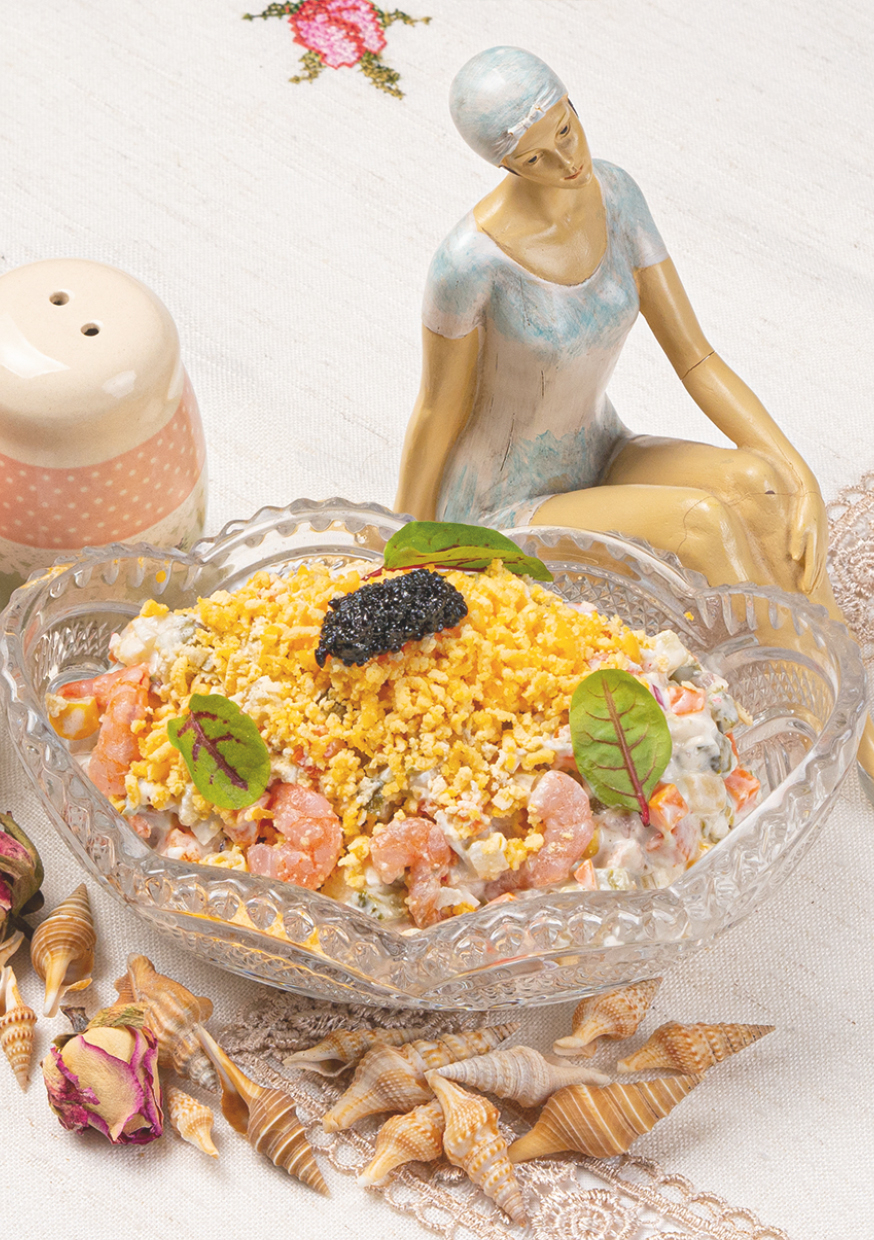 Оливье с креветками, осьминогом, "снежным крабом" и кукурузой