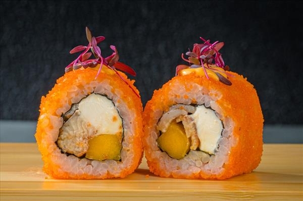 Ролл Калифорния с копченым угрем