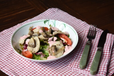 Салат с куриной грудкой, овощами