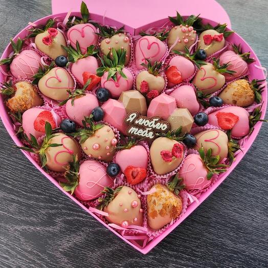 Клубника в шоколаде с дубайскими сердцами