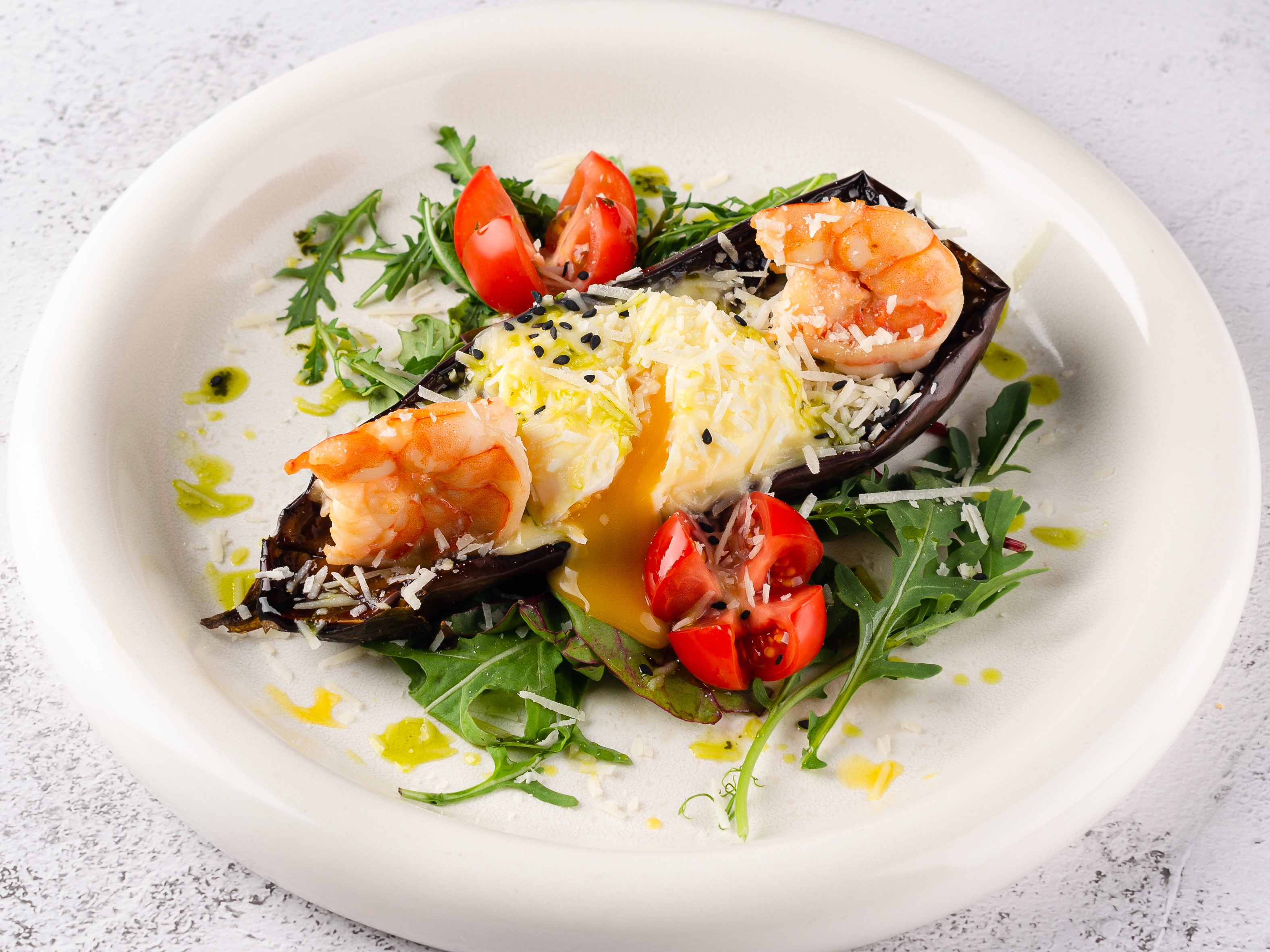 Запеченный баклажан с креветками