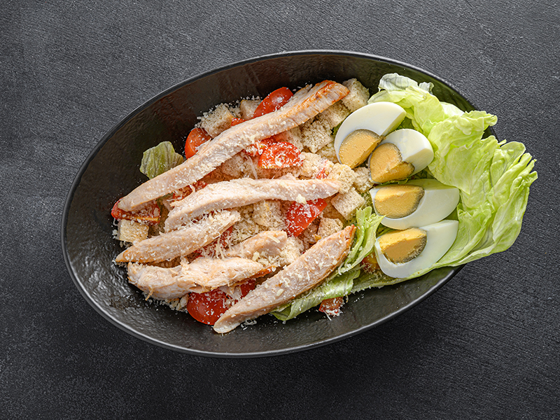 Салат Цезарь с курицей