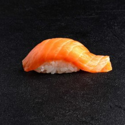 Суши с лососем