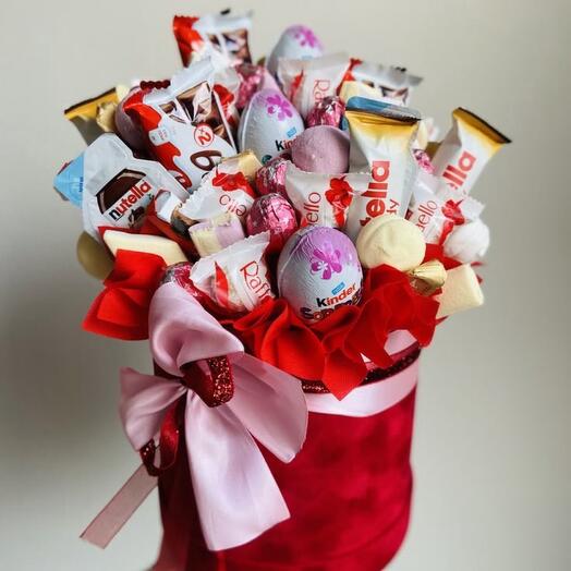 Сладкий подарок из киндеров