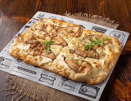Пицца с грушей и сыром дор блю (большая)