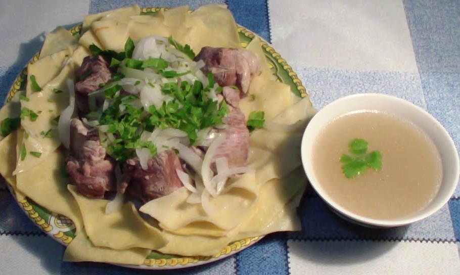 Бешбармак с говядиной с бульоном