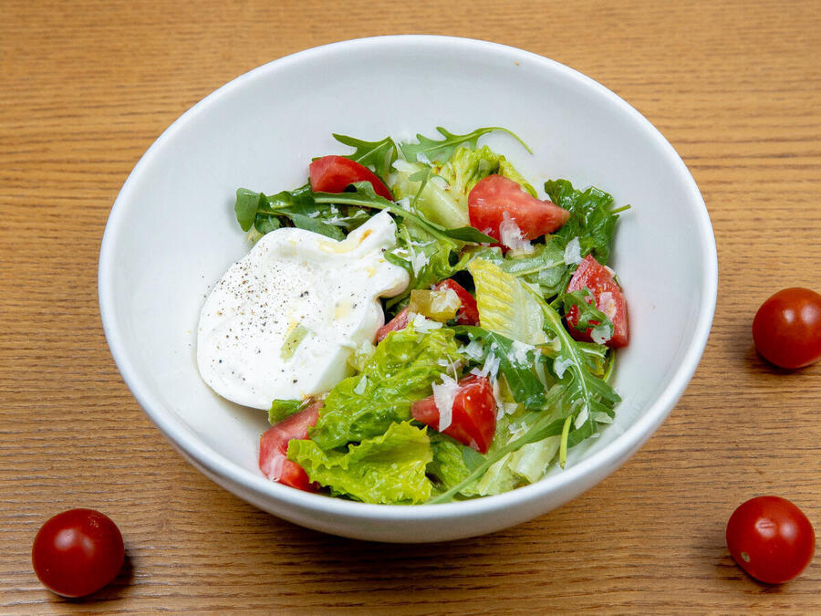 Салат с бураттой