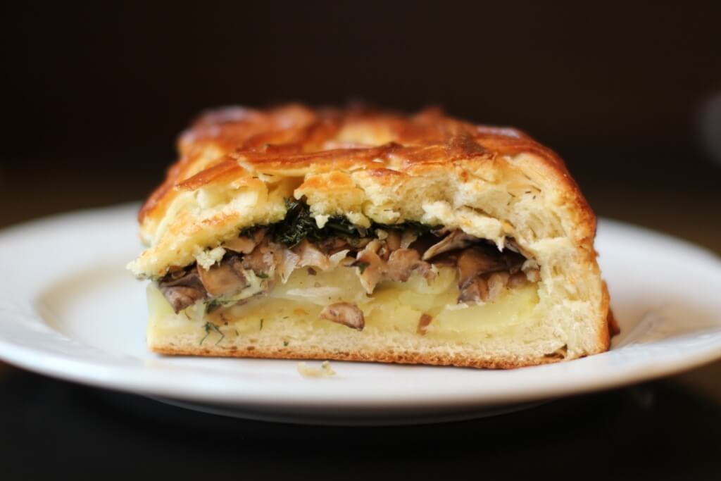 Пирог с картофелем, грибами и сыром 1 кг