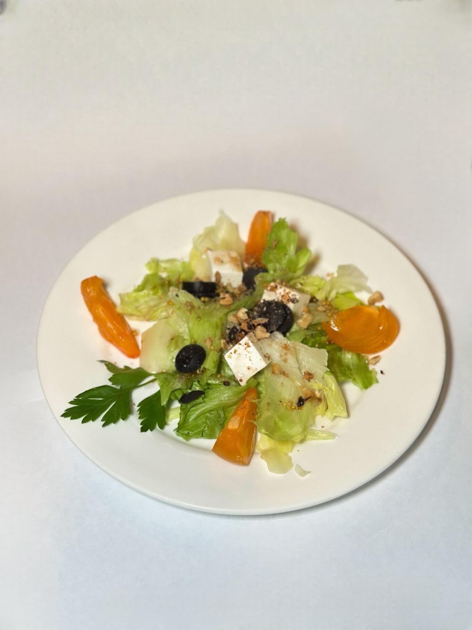 Салат с Фетой и хурмой