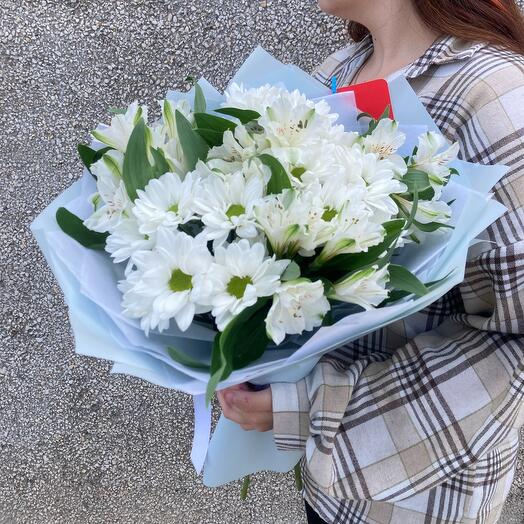 Ромашки с альстромерией