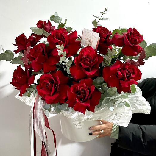 Композиция «Притяжение» из ажурных роз