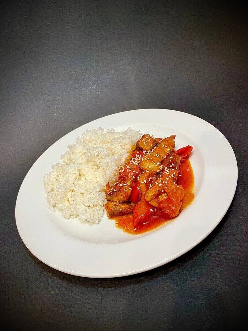 Рис со свининой в кисло-сладком соусе