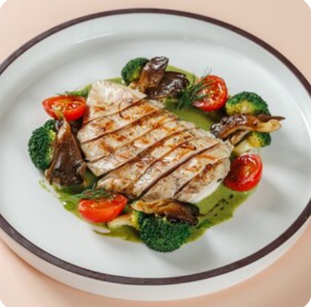 Куриная грудка су-вид с соте из брокколи и томатами черри