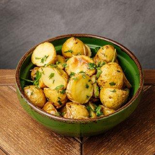Бэби картофель с зеленью и чесноком
