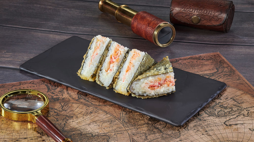 Японский сэндвич с лососем