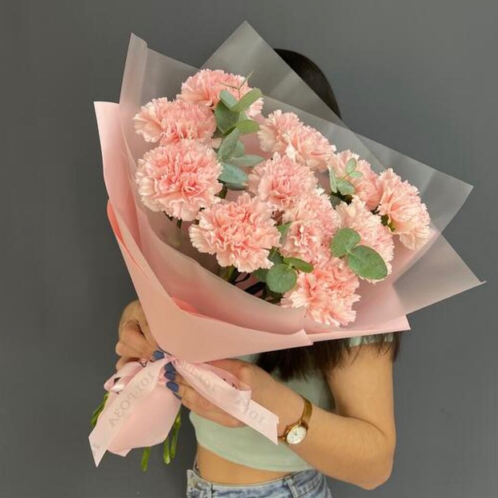 Букет из 11 диантусов и эвкалипта