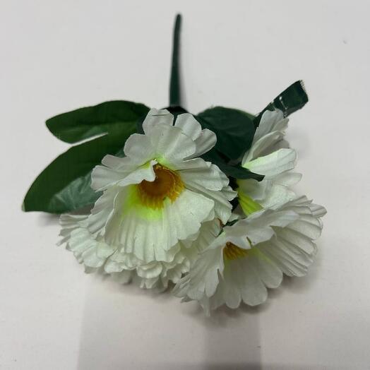 Искусственные ромашки