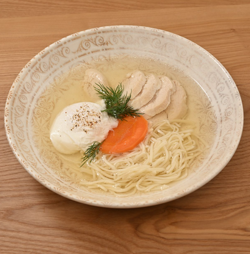 Куриный суп с домашним яйцом