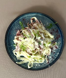 Паста с ветчиной и шампиньонами