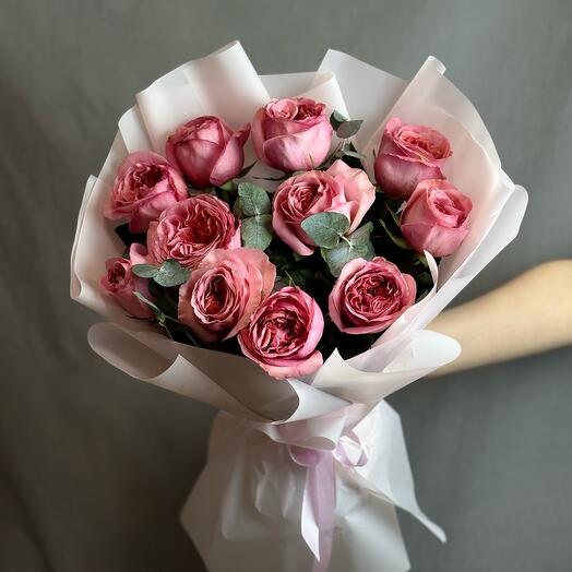 Букет с пионовидной розой и эвкалиптом