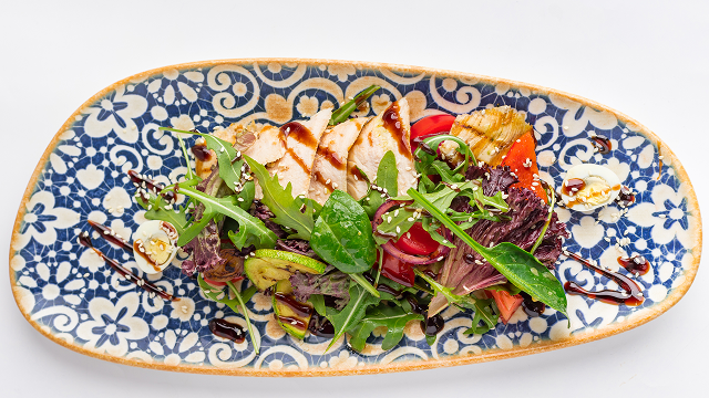 С куриной грудкой на гриле 