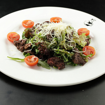 Салат с куриной печенью