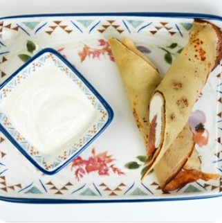 Блины с лососем и творожным сыром