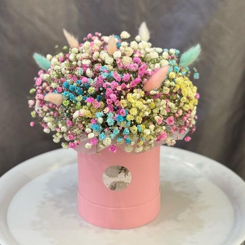 Букет из цветной гипсофилы с сухоцветом лагурус (к4141)