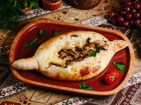 Хачапури по-аджарски с грибами