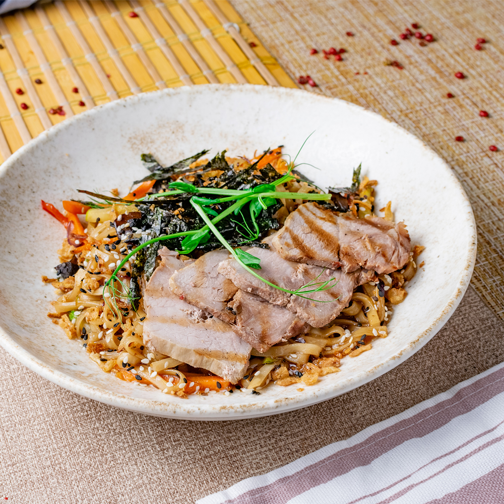 Лапша удон со свининой