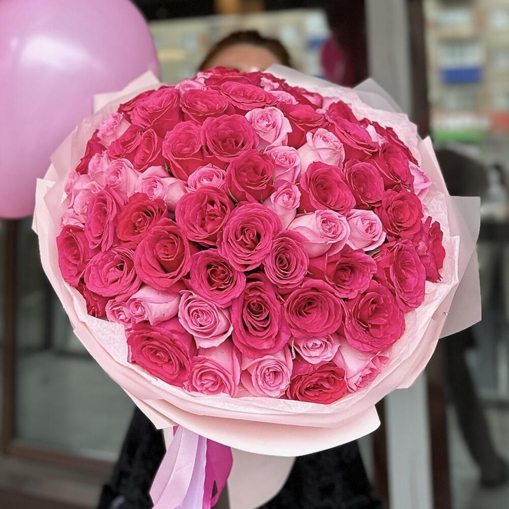 77 Розовых роз