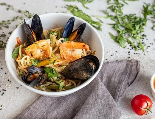 Wok с морепродуктами