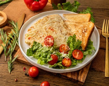 Омлет с овощами и сыром