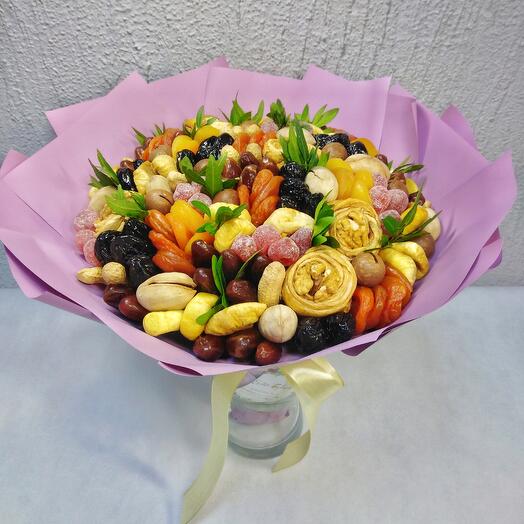 Букет из сухофруктов диаметром 30см