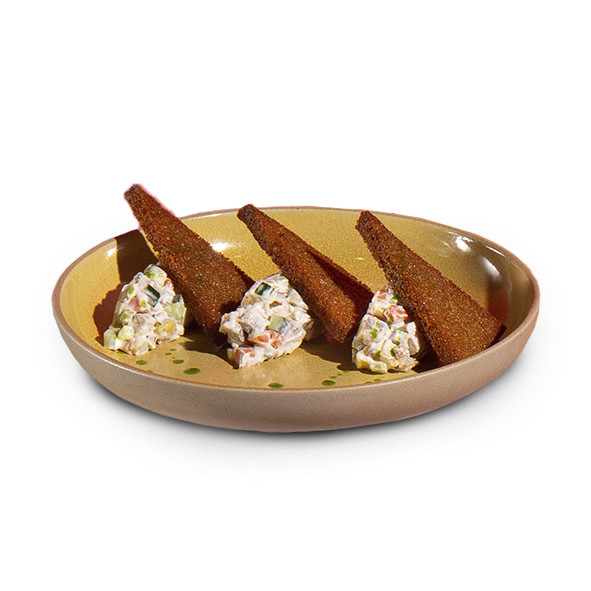 Оливье с бужениной и гренками