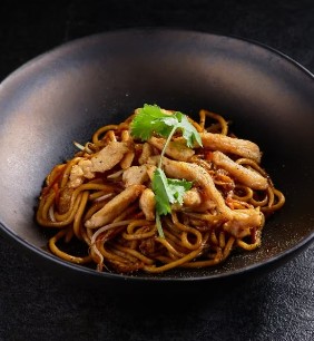 Домашняя яичная лапша с курицей